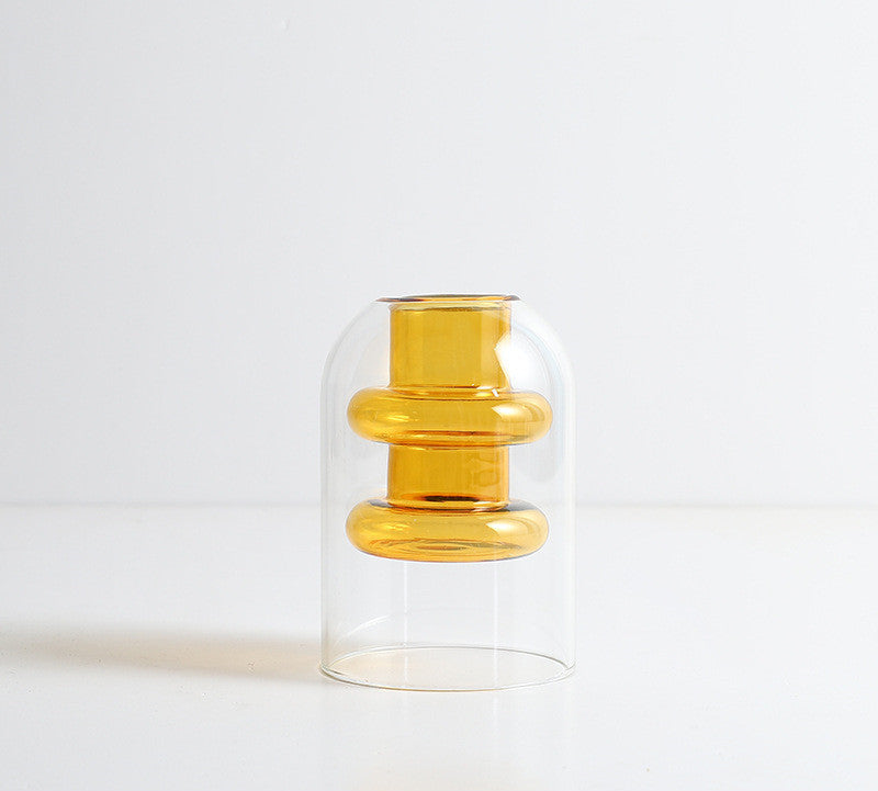 Vas med färgat glas