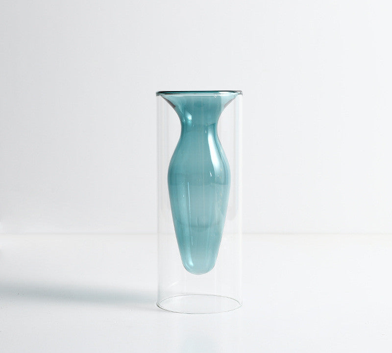Vas med färgat glas