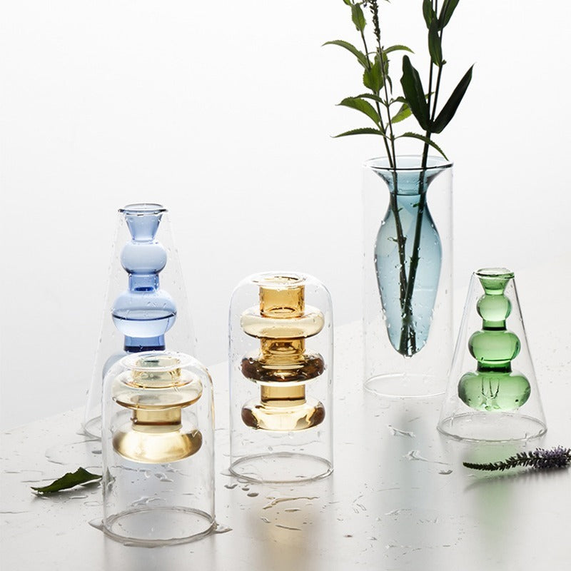 Vas med färgat glas