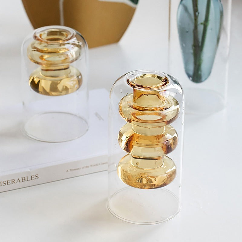 Vas med färgat glas