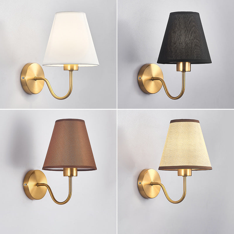 Vägglampa med tygskärm