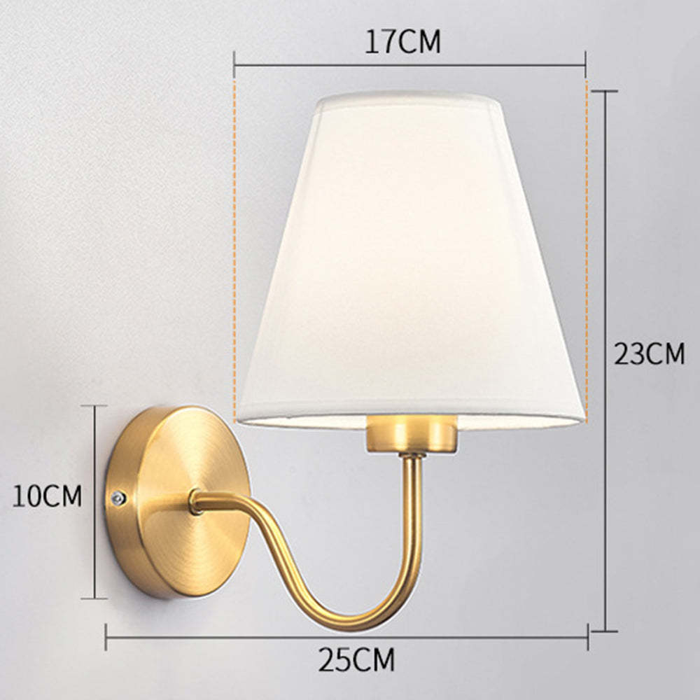 Vägglampa med tygskärm