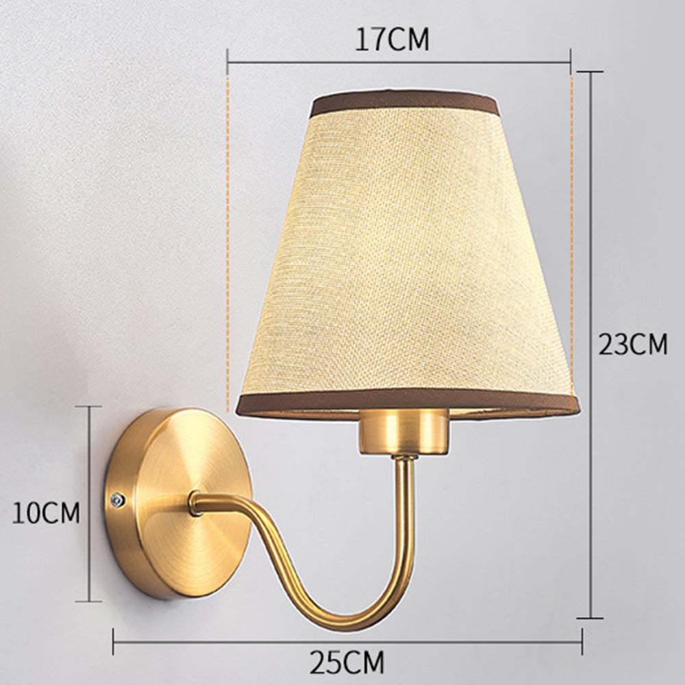 Vägglampa med tygskärm