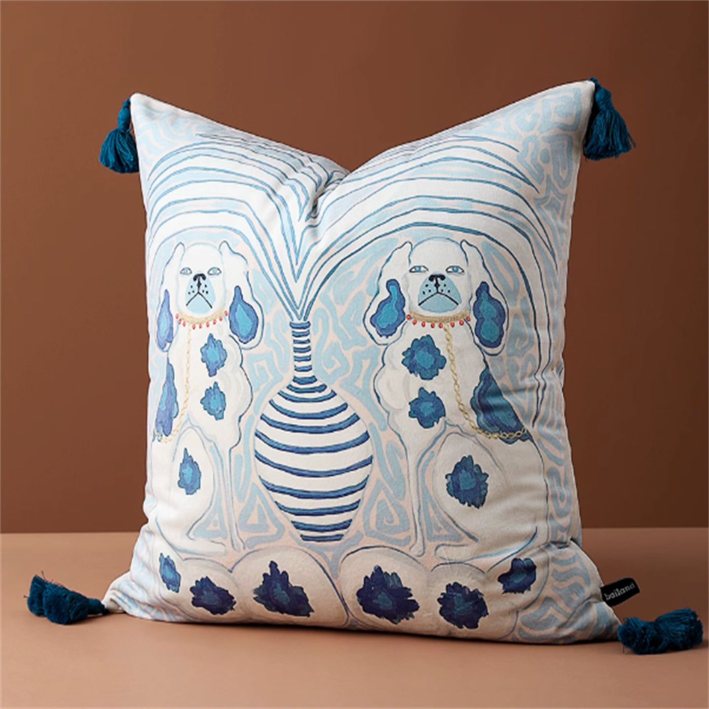 Porslinshundar Blue kuddfodral med tofsar