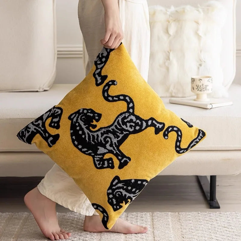 Leopard Yellow Embroidery Prydnadskuddar