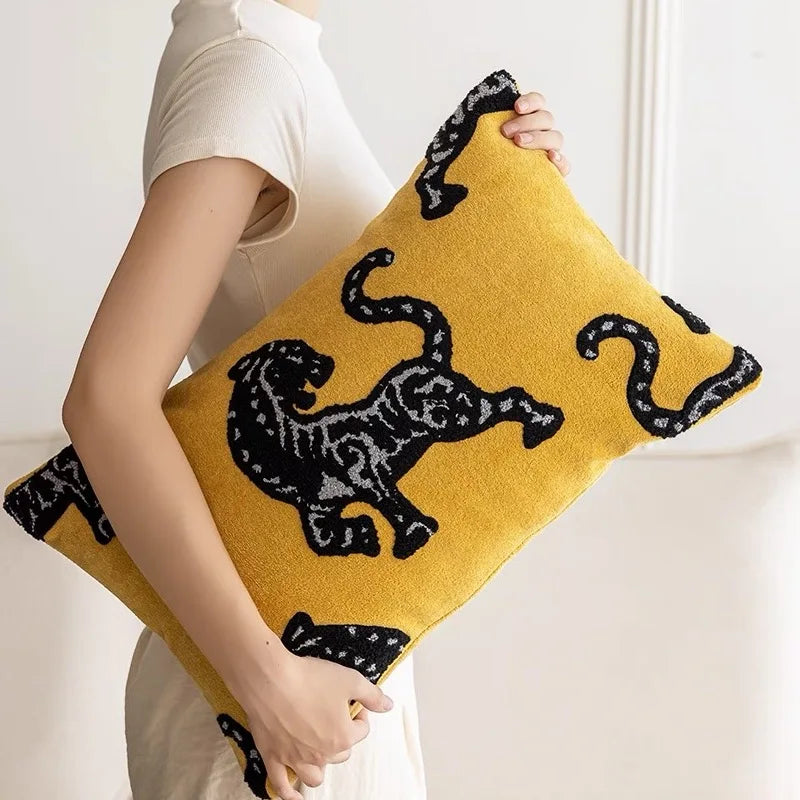 Leopard Yellow Embroidery Prydnadskuddar